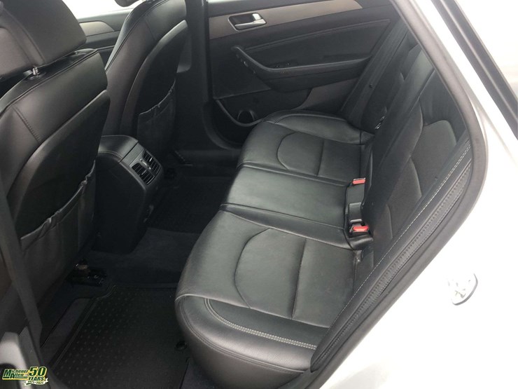 2015-hyundai-sonata-sport-2.0t-4dr-sedan-image-2