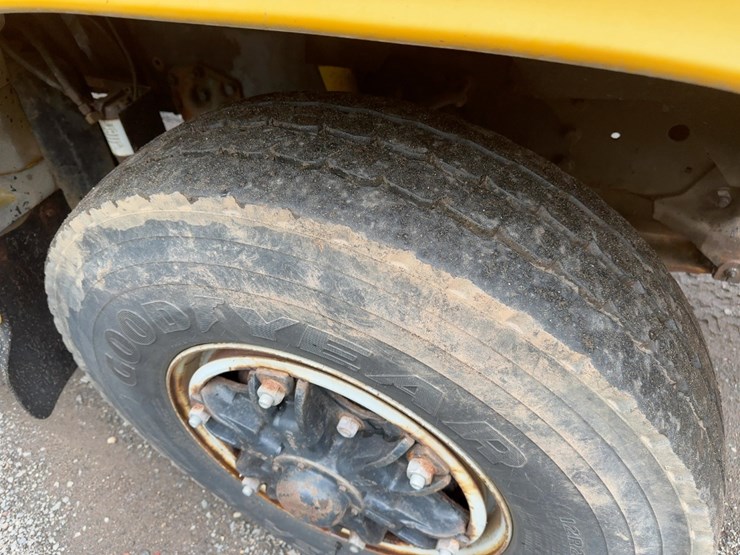 1991-ford-l8000-image-11