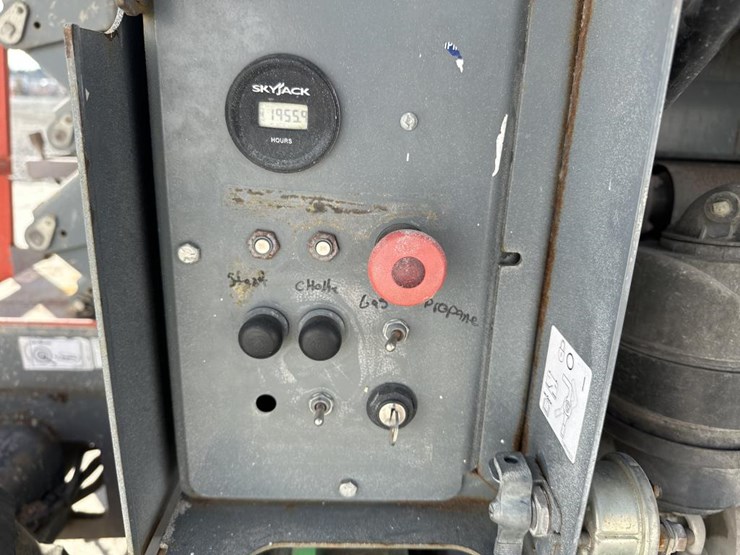 skyjack-sj6832rt-image-17