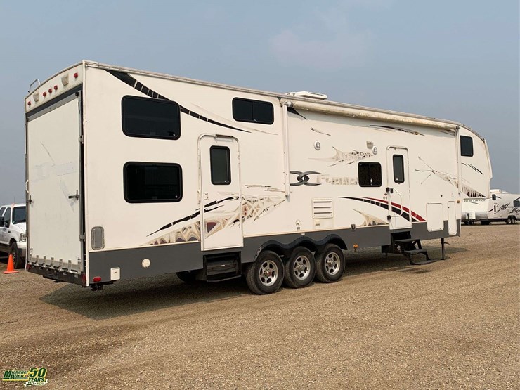 2008-keystone-fusion-fz362-triaxle-5w-toyhauler-image-3
