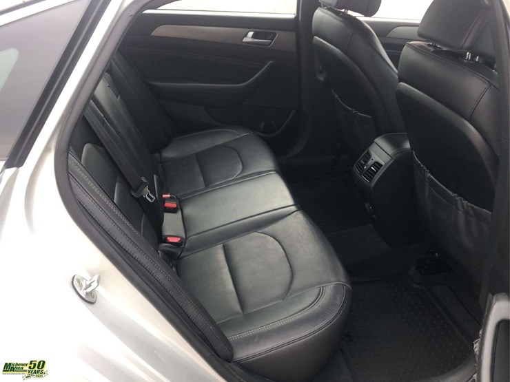 2015-hyundai-sonata-sport-2.0t-4dr-sedan-image-3