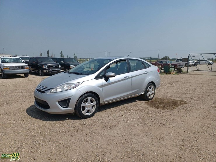 2012-ford-fiesta-se-image-1