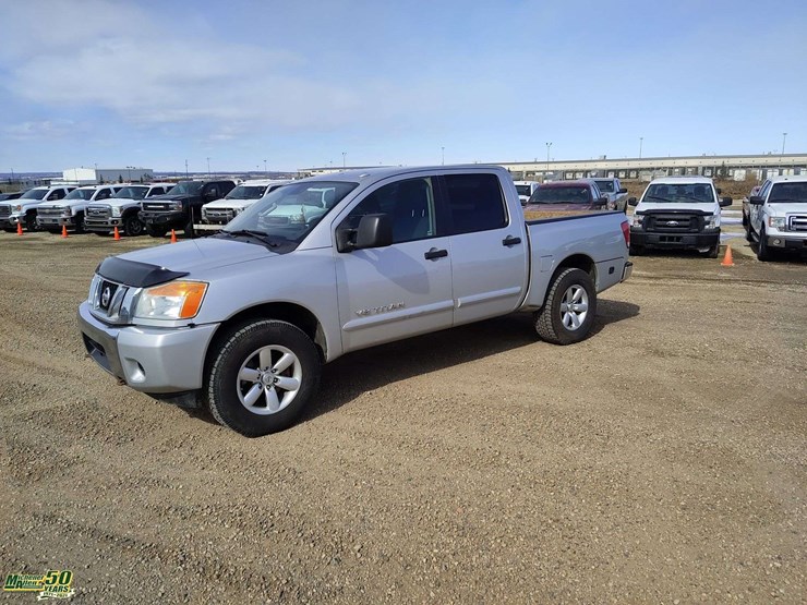 2015-nissan-titan-image-1