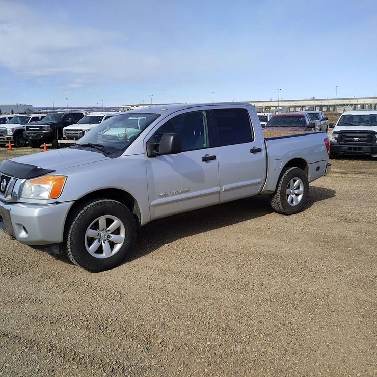 2015 NISSAN TITAN