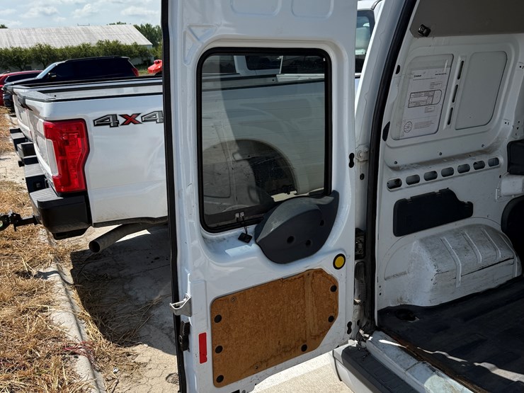 2012-utility-van-image-29