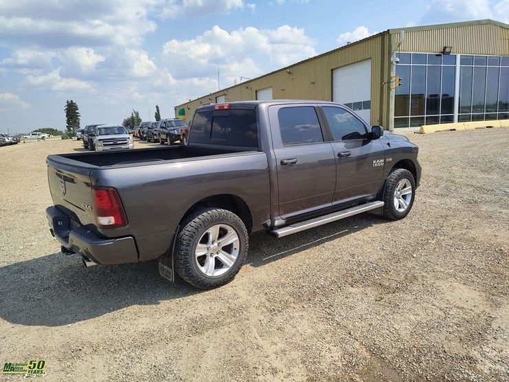 2015-ram-1500-4x4-sport-crew-cab-image-3