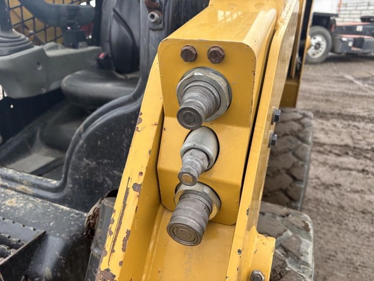 caterpillar-226d-image-13