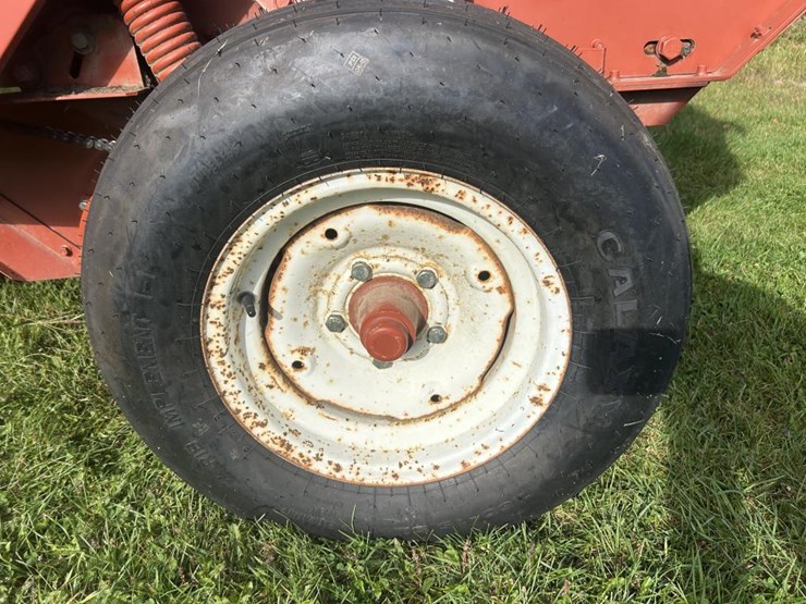 hesston-730-image-30