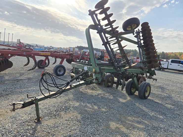john-deere-235-image-3