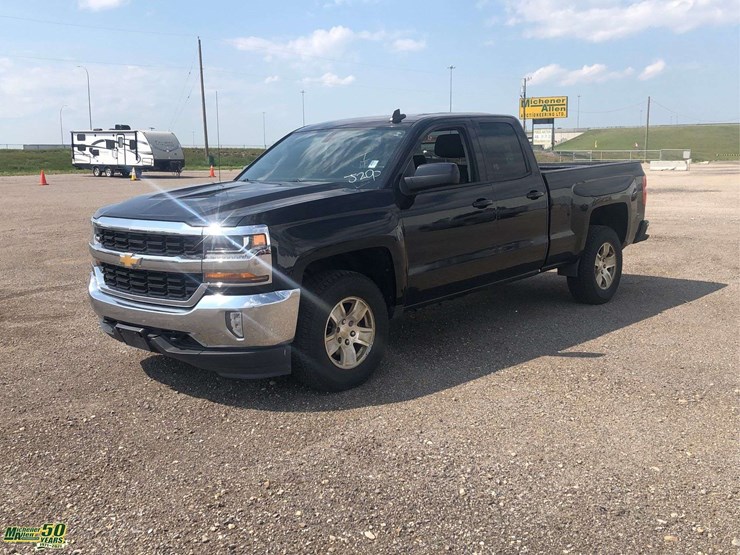 2017-chevrolet-silverado-1500-image-1