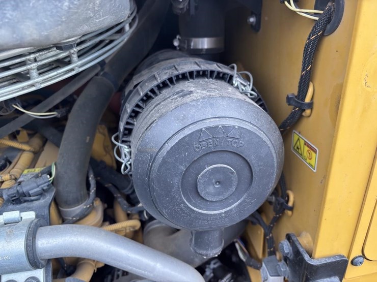 caterpillar-226d-image-36