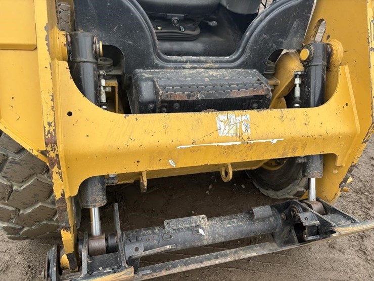 caterpillar-226d-image-12