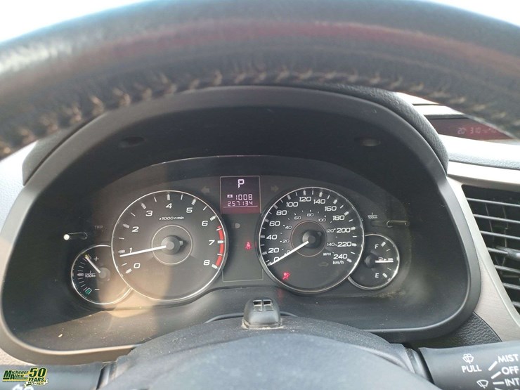 2011-subaru-outback-awd-2.5i-4dr-wagon-cvt-image-4