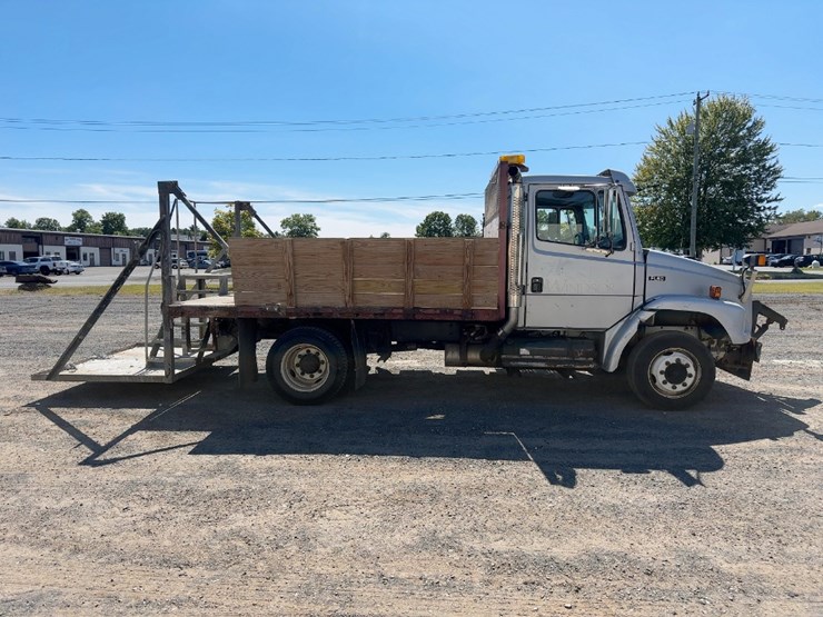 2003-freightliner-fl60-image-6