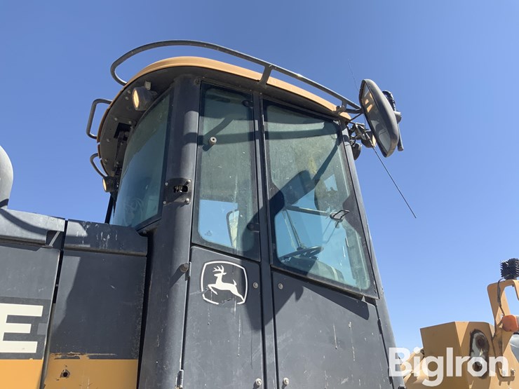 2019-deere-724k-image-10