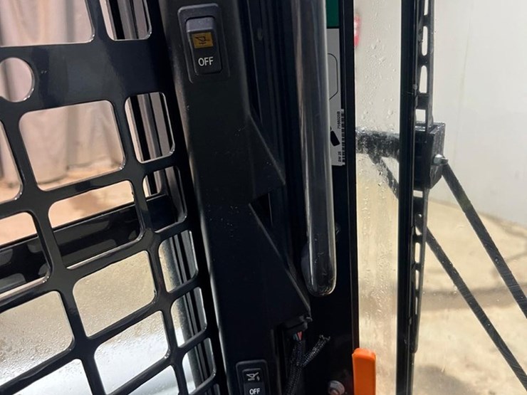 2023-bobcat-t770-image-24