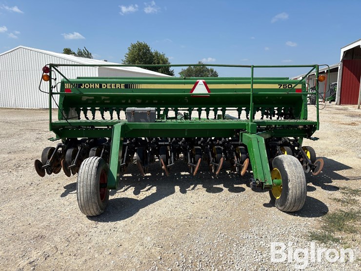 john-deere-750-image-6