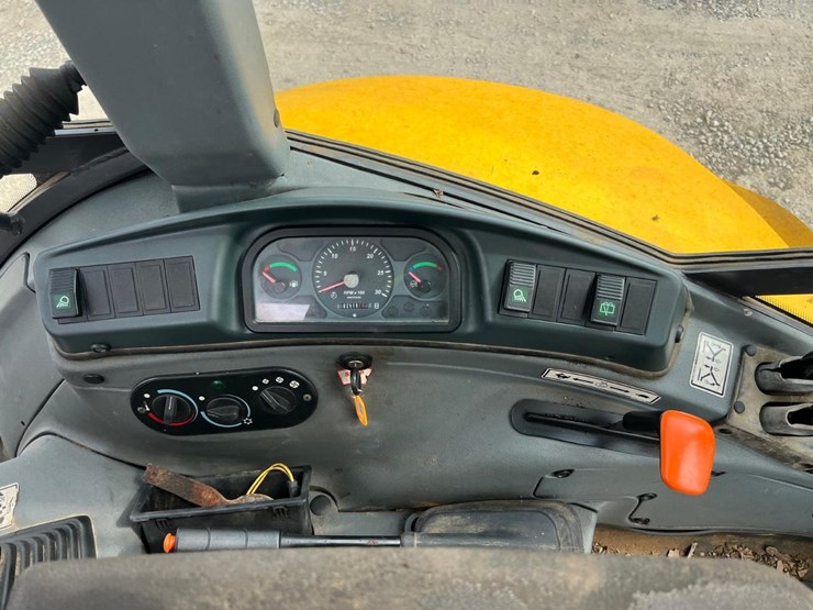 new-holland-b95-image-27