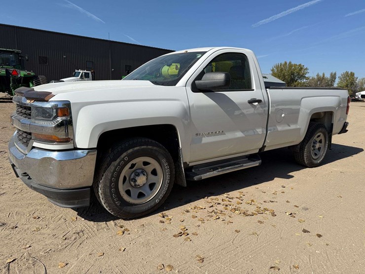 2018-chevrolet-1500-image-1