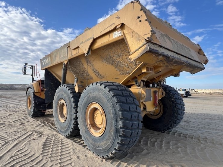 2021-volvo-a60h-image-3