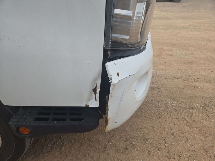 2019-hino-195-image-3