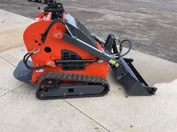 sdll10-mini-skid-loader-image-8
