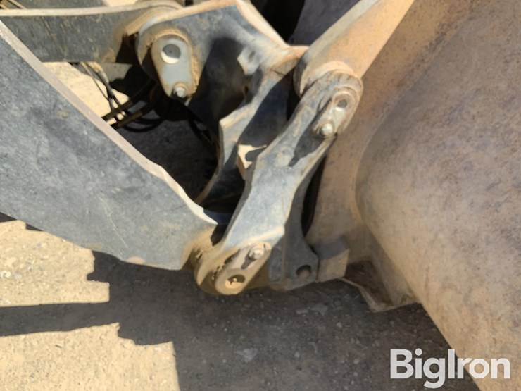 2019-deere-724k-image-17