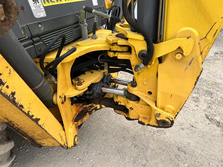new-holland-b95-image-15