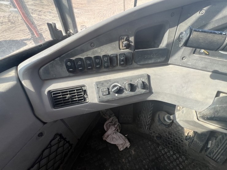2020-volvo-a60h-image-13