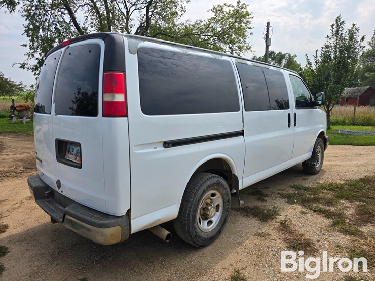 2011-chevrolet-express-3500-image-5