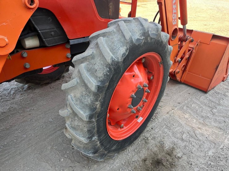 2013-kubota-m7040-image-18
