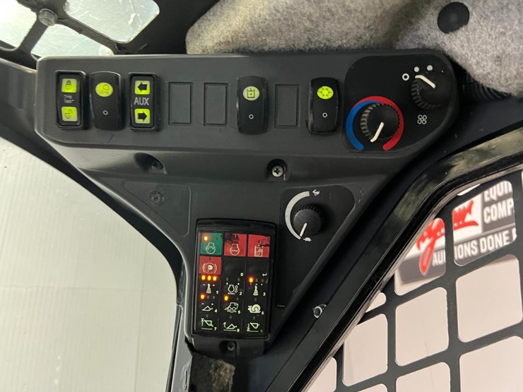 deere-332e-image-22