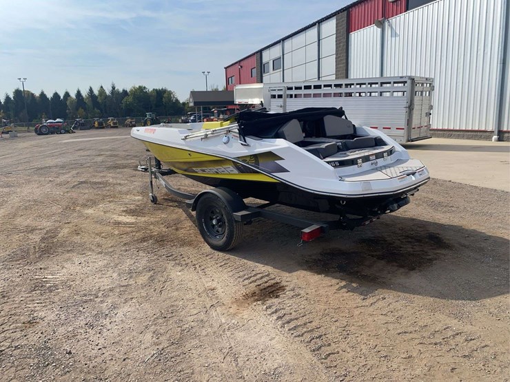 2020-scarab-party-jet-boat-image-6