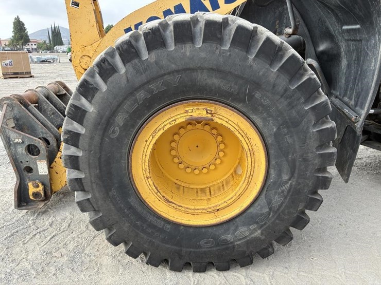 2015-komatsu-wa380-8-image-13