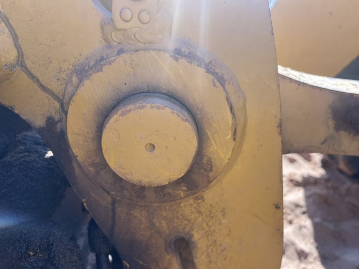 caterpillar-928g-image-25