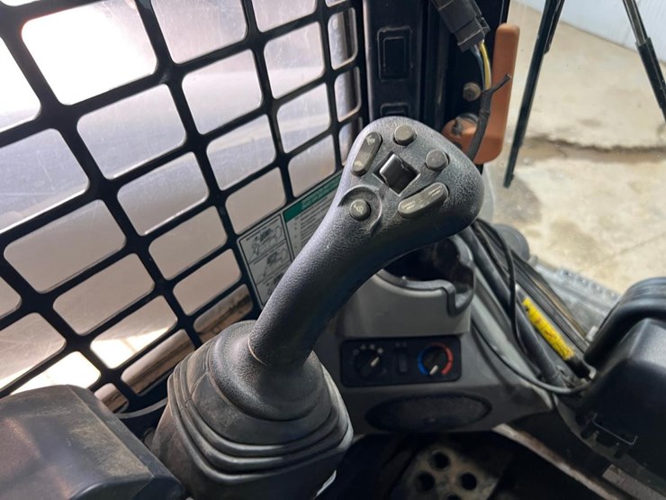 2019-bobcat-t870-image-27