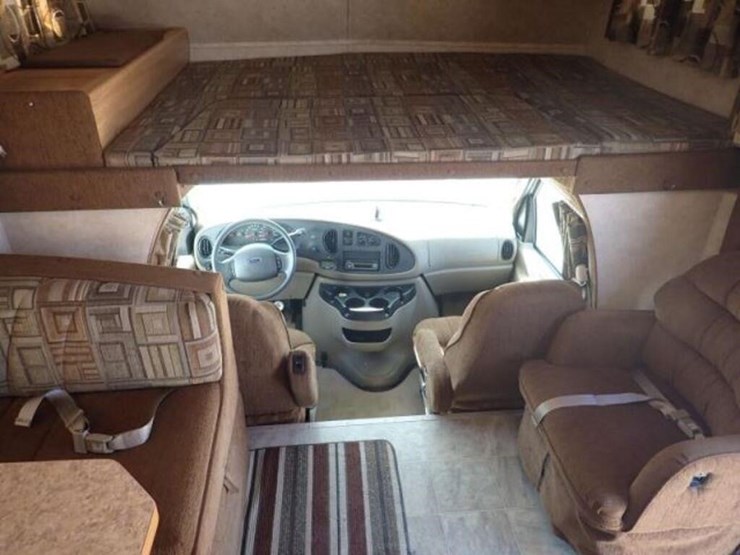 2007-big-foot-30mh26sl-26-ft-s/a-class-c-motorhome-image-16