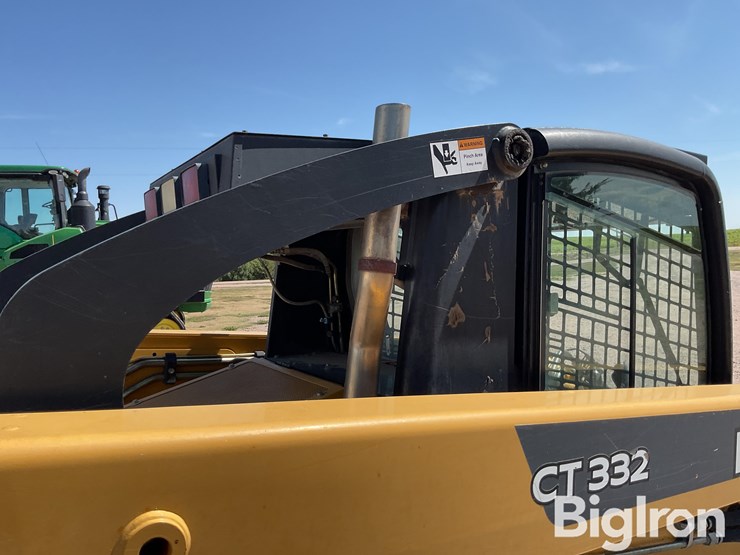 2006-deere-ct332-image-19