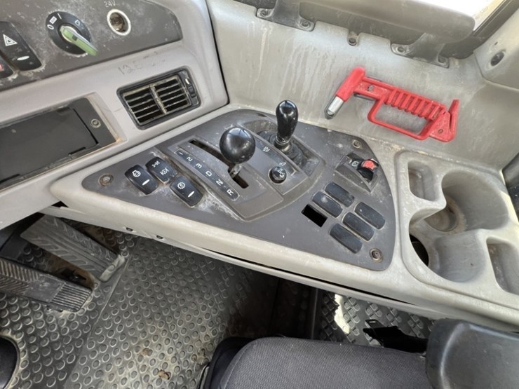 2020-volvo-a60h-image-26