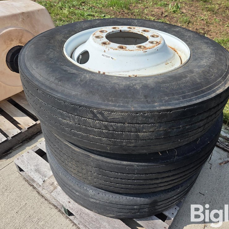 24.5X8.25 Tires & Rims