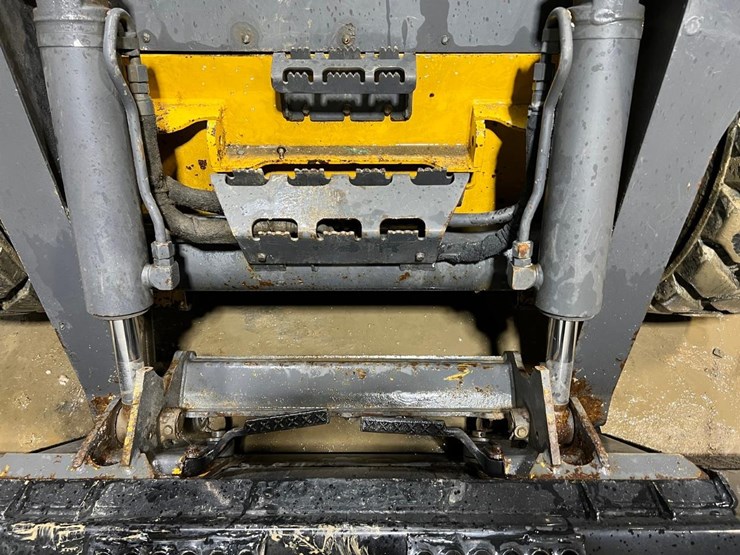 deere-332e-image-10