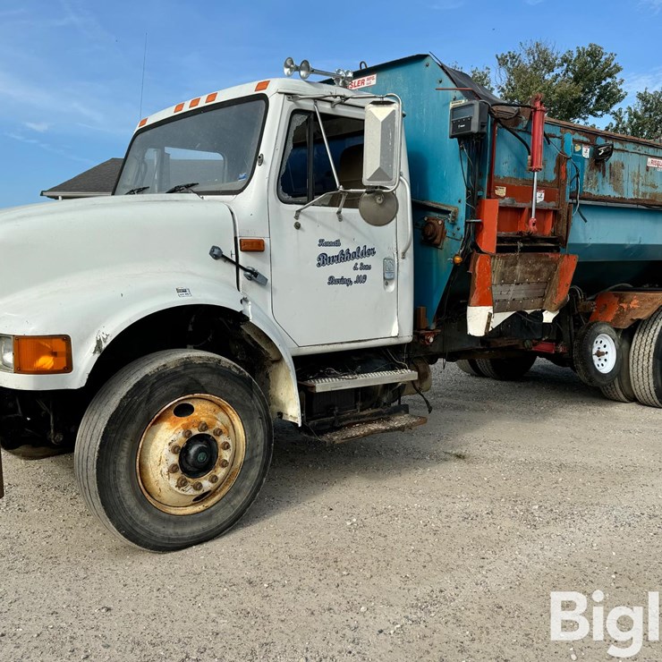 1997 INTERNATIONAL 4700