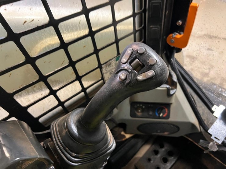 2017-bobcat-t770-image-25