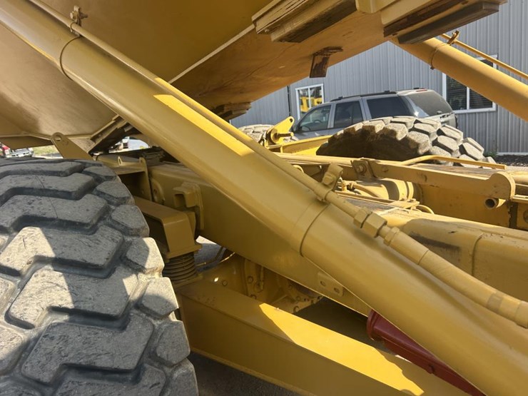 2005-caterpillar-725-image-23