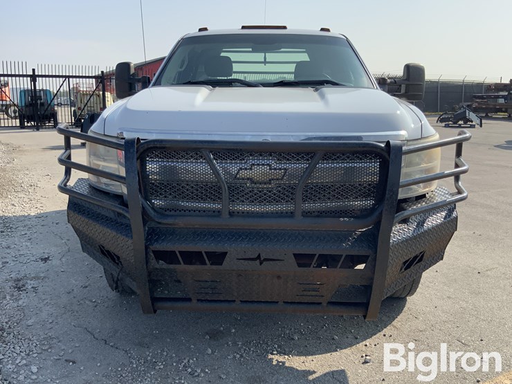 2013-chevrolet-silverado-3500-image-2