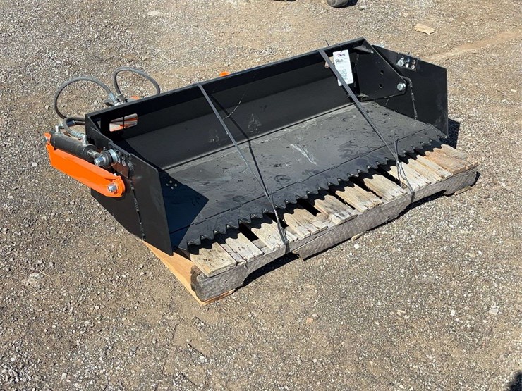 ventrac-steiner-48"-excavator-bucket-image-2