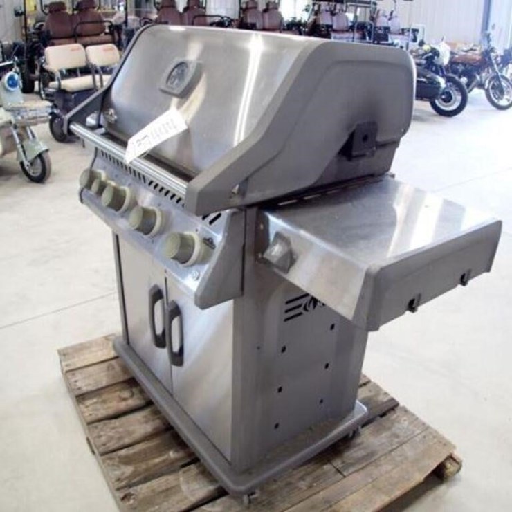 Napoleon Rogue SE 4 Burner Gas BBQ