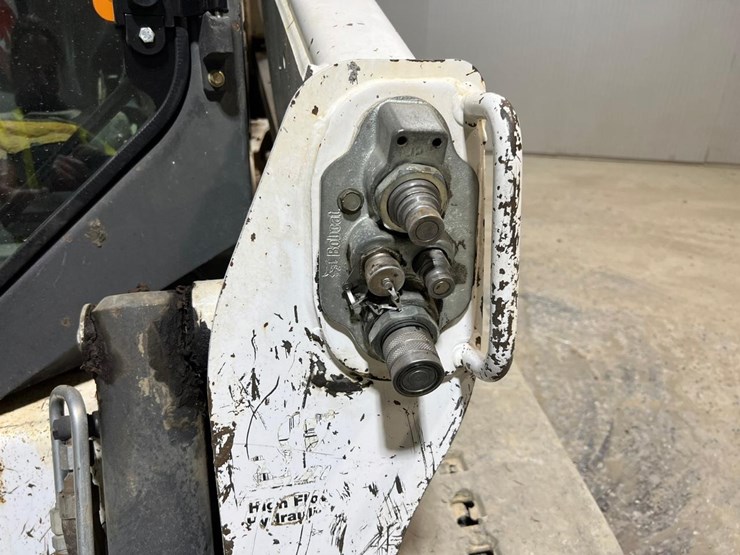 2015-bobcat-t650-image-11