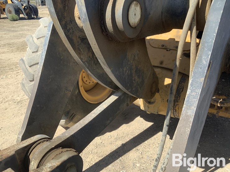 2019-deere-724k-image-13