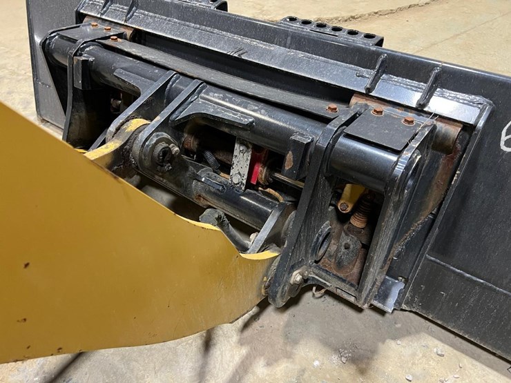 2017-caterpillar-903c2-image-21